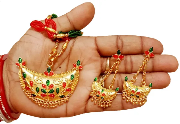 Assamese_Traditional_Gold_Plated_Red_Green_Colour_Joonbiri_Tassel_Jewellery_Set_For_Women